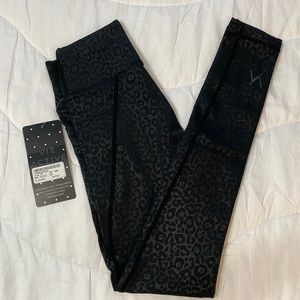 Vie Active Lili Embossed Leopard Leggings